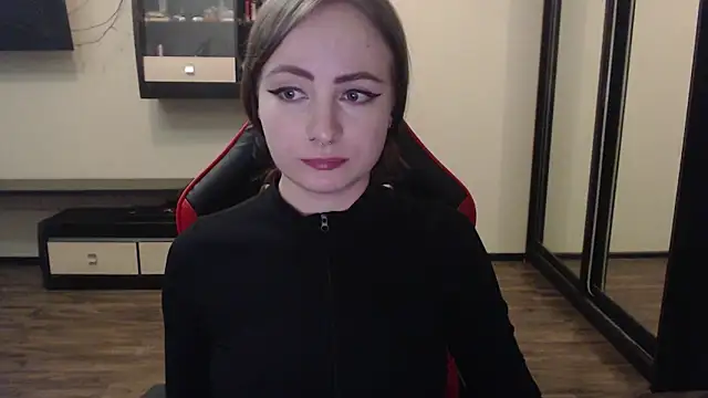 Laralianna online show from March 2, 2025, 8:07 pm