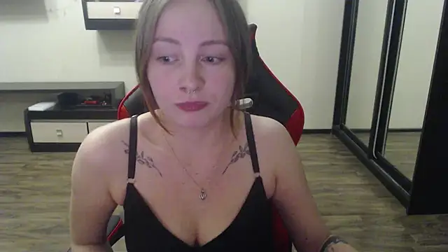 Laralianna online show from March 16, 2025, 4:56 pm