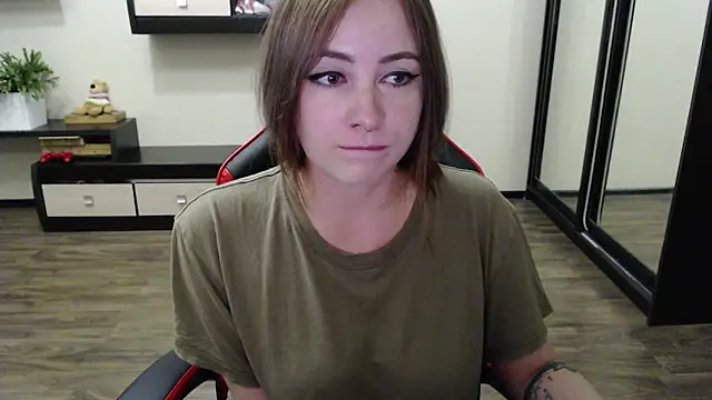 Laralianna online show from September 8, 2025, 4:28 pm