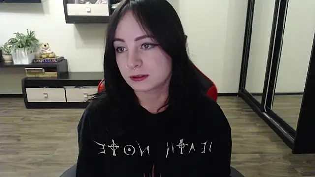 Laralianna online show from October 4, 2025, 5:44 pm