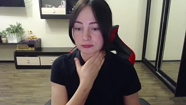 Laralianna online show from October 8, 2025, 2:14 pm