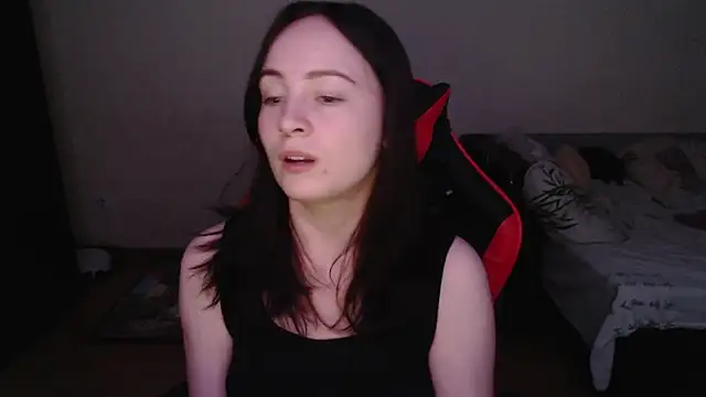 Laralianna online show from November 11, 2025, 8:42 pm