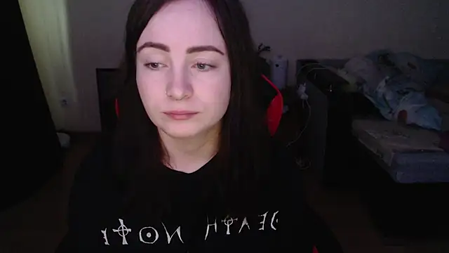 Snapshot of Laralianna chatting on December 18, 2025, 10:43 am Laralianna online show from December 18, 2025, 10:43 am