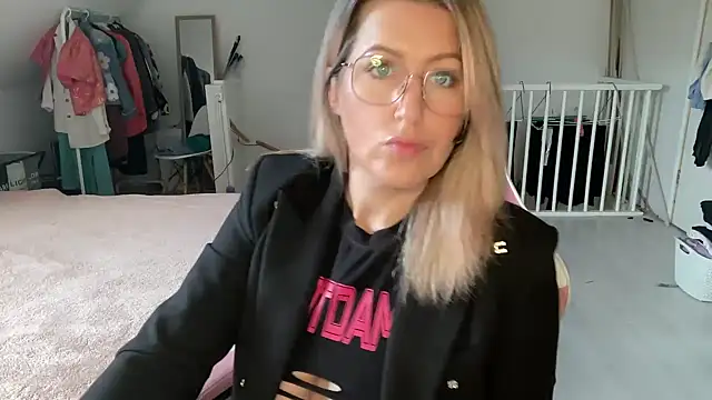 TessToy online show from November 6, 2025, 8:26 am