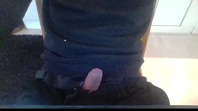 Snapshot of Remstr chatting on December 17, 2024, 11:28 am Remstr online show from December 17, 2024, 11:28 am