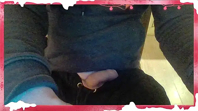 Snapshot of Remstr chatting on December 26, 2024, 10:31 pm Remstr online show from December 26, 2024, 10:31 pm