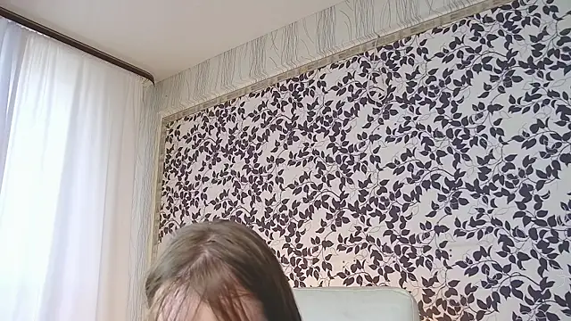 Laurainlove online show from July 18, 2026, 7:12 am