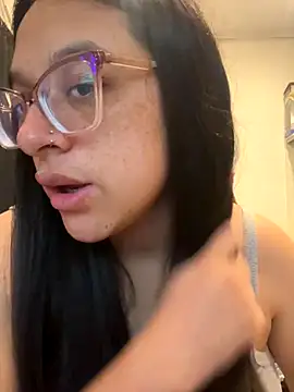 Snapshot of Ninnfa chatting on November 4, 2025, 5:01 pm Ninnfa online show from November 4, 2025, 5:01 pm