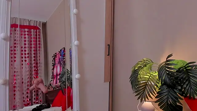 SweetLady697 online show from February 19, 2025, 8:33 am