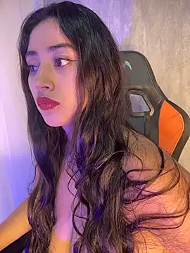 Snapshot of Valentinne_z chatting on February 14, 2026, 8:22 am Valentinne z online show from February 14, 2026, 8:22 am