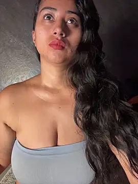 Valentinne z online show from May 15, 2026, 10:33 am