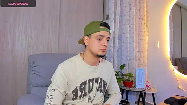 Snapshot of alejandro_calderon1 chatting on September 19, 2025, 2:13 am alejandro calderon1 online show from September 19, 2025, 2:13 am