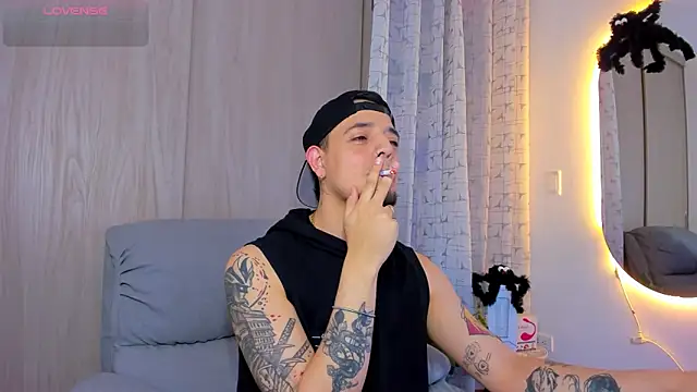 alejandro calderon1 online show from October 22, 2025, 11:15 pm