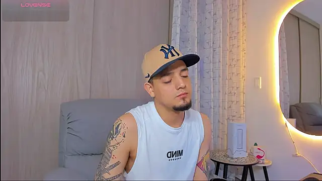 alejandro calderon1 online show from November 21, 2025, 5:39 am