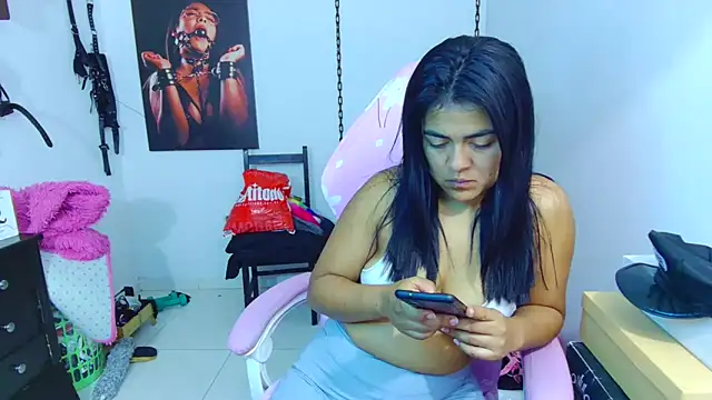 Snapshot of Hannah-grace chatting on December 22, 2024, 1:00 pm Hannah-grace online show from December 22, 2024, 1:00 pm