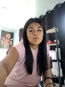 Snapshot of Hannah-grace chatting on February 14, 2025, 2:33 pm Hannah-grace online show from February 14, 2025, 2:33 pm