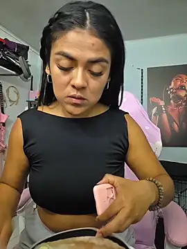 Snapshot of Hannah-grace chatting on October 16, 2025, 1:23 pm Hannah-grace online show from October 16, 2025, 1:23 pm