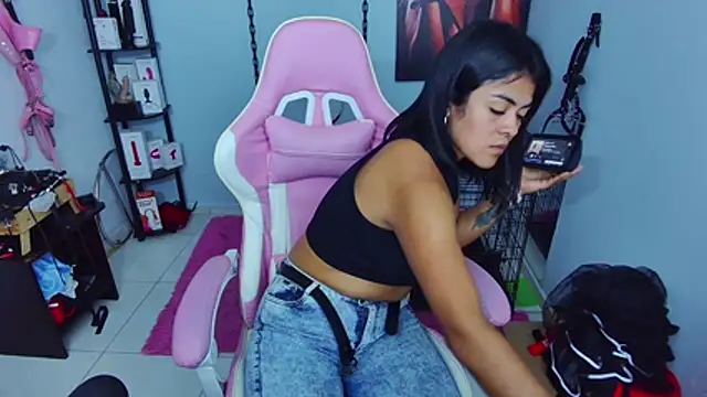 Snapshot of Hannah-grace chatting on October 22, 2025, 2:50 pm Hannah-grace online show from October 22, 2025, 2:50 pm