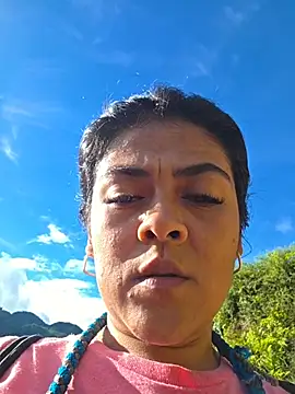 Snapshot of Hannah-grace chatting on October 27, 2025, 9:19 pm Hannah-grace online show from October 27, 2025, 9:19 pm