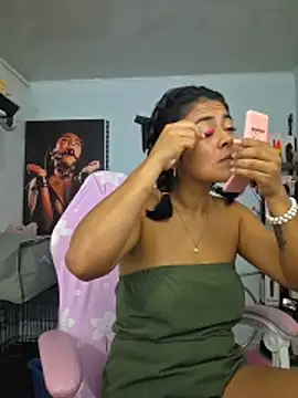 Snapshot of Hannah-grace chatting on November 5, 2025, 1:00 pm Hannah-grace online show from November 5, 2025, 1:00 pm