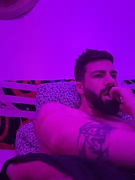 Snapshot of kinkyguy04 chatting on March 21, 2025, 9:23 am kinkyguy04 online show from March 21, 2025, 9:23 am