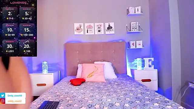 Snapshot of EmilyCoast-1 chatting on December 2, 2025, 7:20 pm EmilyCoast-1 online show from December 2, 2025, 7:20 pm