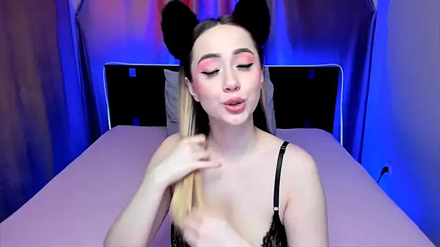 AriaSugar online show from March 12, 2025, 4:19 am