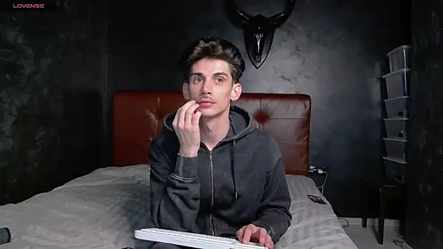 DanielCrush1 online show from April 30, 2026, 8:57 pm