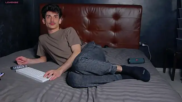 DanielCrush1 online show from May 16, 2026, 2:05 pm
