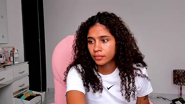 Snapshot of stormyy_ chatting on October 17, 2025, 9:39 pm stormyy online show from October 17, 2025, 9:39 pm