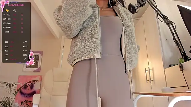 catalinasaiz online show from January 7, 2025, 2:19 pm