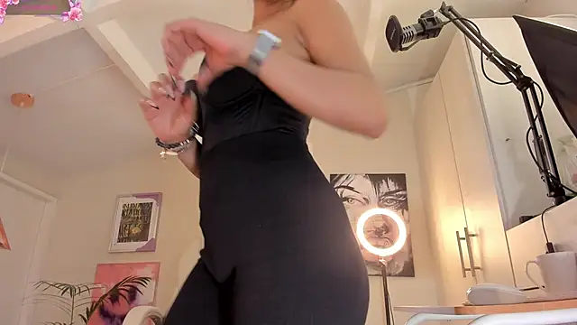 catalinasaiz online show from January 11, 2025, 4:03 pm