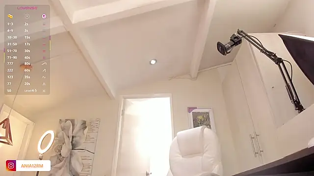 catalinasaiz online show from September 20, 2025, 3:13 pm