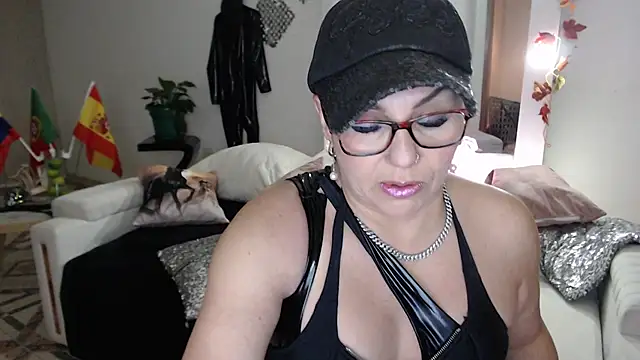 Myrnasexxx online show from February 5, 2025, 11:50 pm