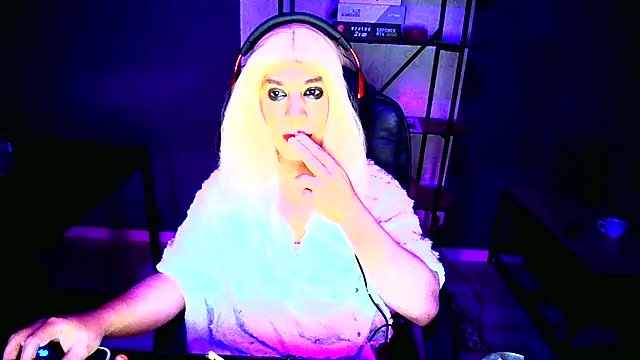 Snapshot of LatruieSow chatting on November 14, 2025, 6:34 am LatruieSow online show from November 14, 2025, 6:34 am