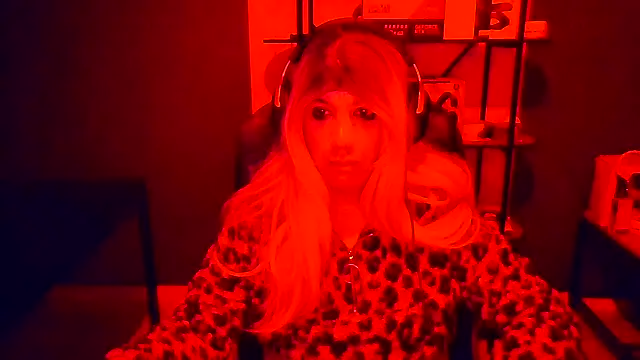 Snapshot of LatruieSow chatting on January 10, 2026, 12:34 am LatruieSow online show from January 10, 2026, 12:34 am