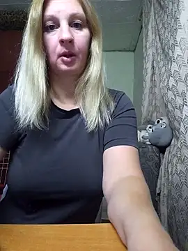 Snapshot of BustyBlond chatting on October 1, 2025, 4:46 pm BustyBlond online show from October 1, 2025, 4:46 pm