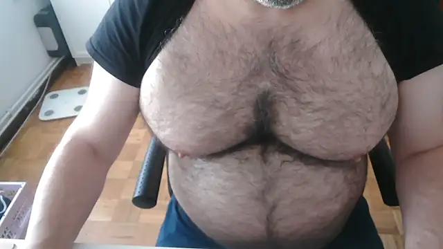 mikeyhotbear online show from May 21, 2026, 8:43 am