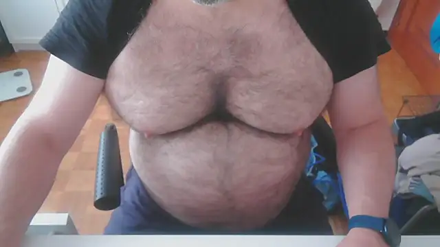 mikeyhotbear online show from May 25, 2026, 5:46 am
