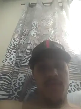 Snapshot of Miguel_I chatting on December 18, 2025, 7:20 pm Miguel I online show from December 18, 2025, 7:20 pm