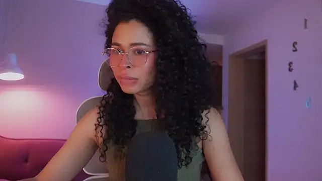 Snapshot of GabriSaenz chatting on January 31, 2025, 11:56 pm GabriSaenz online show from January 31, 2025, 11:56 pm