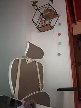 Snapshot of GabriSaenz chatting on December 21, 2025, 12:18 am GabriSaenz online show from December 21, 2025, 12:18 am