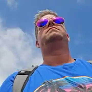 Snapshot of Trucker_Hunter chatting on October 19, 2025, 12:50 pm Trucker Hunter online show from October 19, 2025, 12:50 pm