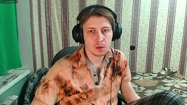 darienlarge online show from November 25, 2025, 6:08 pm