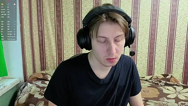 Snapshot of darienlarge chatting on December 17, 2025, 10:32 am darienlarge online show from December 17, 2025, 10:32 am