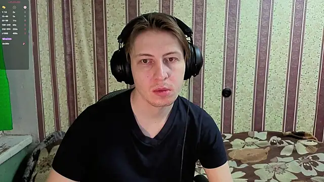 Snapshot of darienlarge chatting on December 18, 2025, 2:39 am darienlarge online show from December 18, 2025, 2:39 am