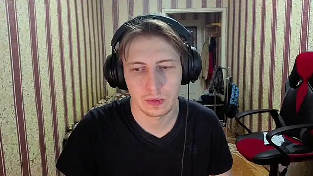 Snapshot of darienlarge chatting on December 20, 2025, 5:14 am darienlarge online show from December 20, 2025, 5:14 am