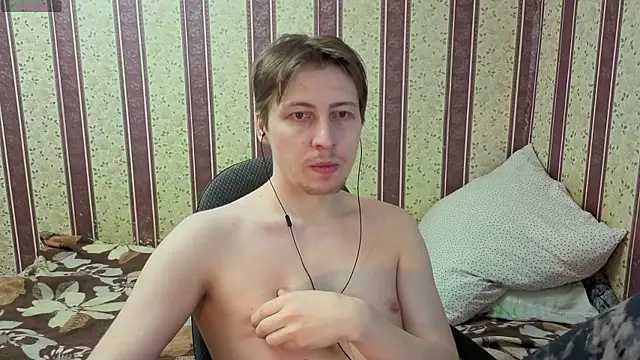 Snapshot of darienlarge chatting on December 23, 2025, 9:18 am darienlarge online show from December 23, 2025, 9:18 am