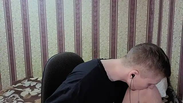 Snapshot of darienlarge chatting on January 6, 2026, 5:38 pm darienlarge online show from January 6, 2026, 5:38 pm