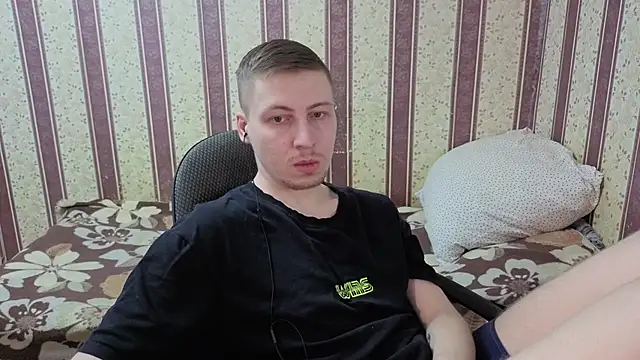 Snapshot of darienlarge chatting on January 7, 2026, 8:28 am darienlarge online show from January 7, 2026, 8:28 am